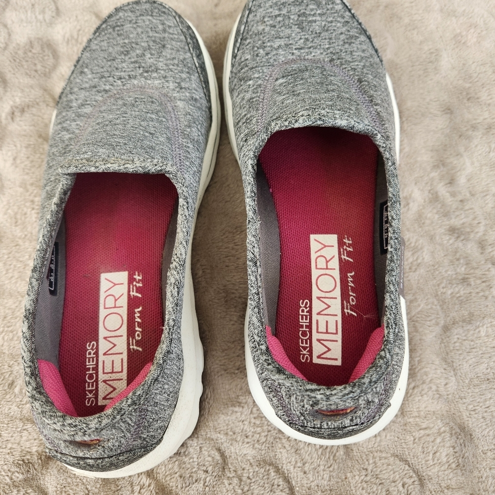 Skechers Memory Form Fit Slip on - Picture 6 of 8